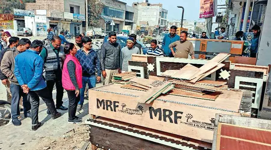 निगम की टीम ने चलाया अतिक्रमण हटाओ अभियान, मचा हड़कंप