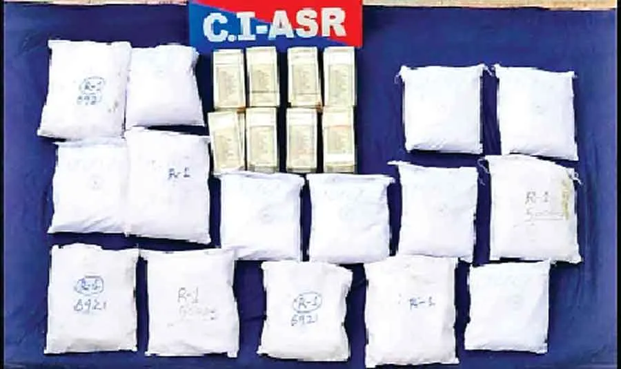 15 किलो हैरोईन, 8.40 लाख रूपये की ड्रग मनी सहित नाबालिग गिरफ्तार