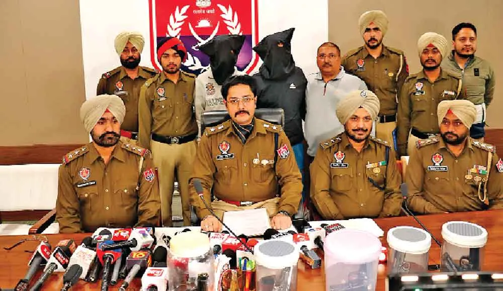 बम्बीहा गैंग के दो गैंगस्टर हथियारों सहित गिरफ्तार