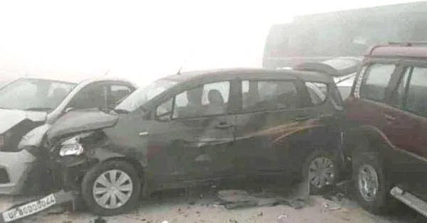 बागपत में घने कोहरे के चलते टकराये वाहन, कई घायल