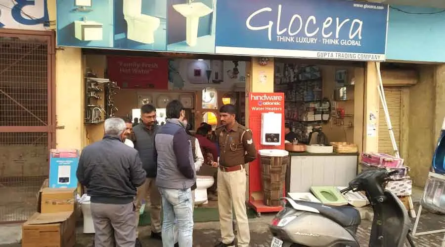 बड़ौत नगर में जीएसटी विभाग की टीम ने दो फर्मों पर की छापेमारी