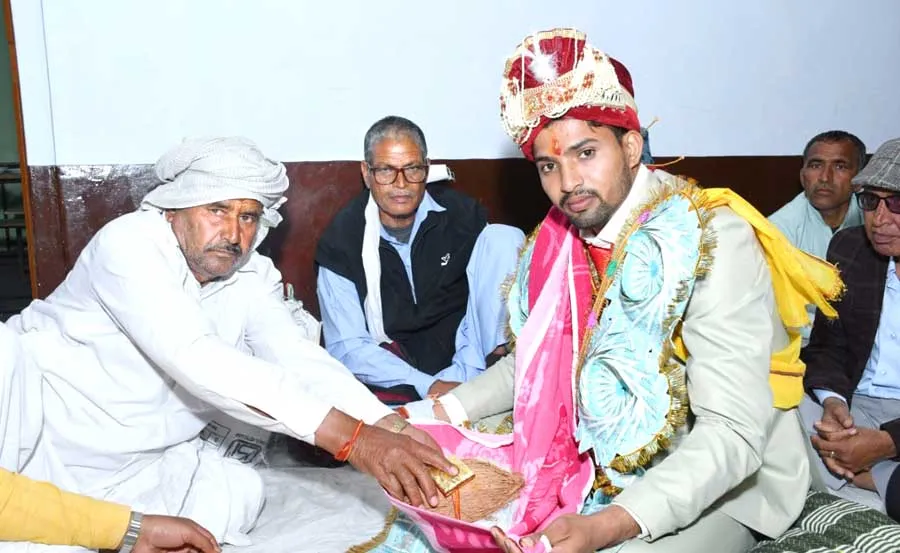 सत्यप्रकाश ने बिना दहेज के शादी कर पेश की मिसाल