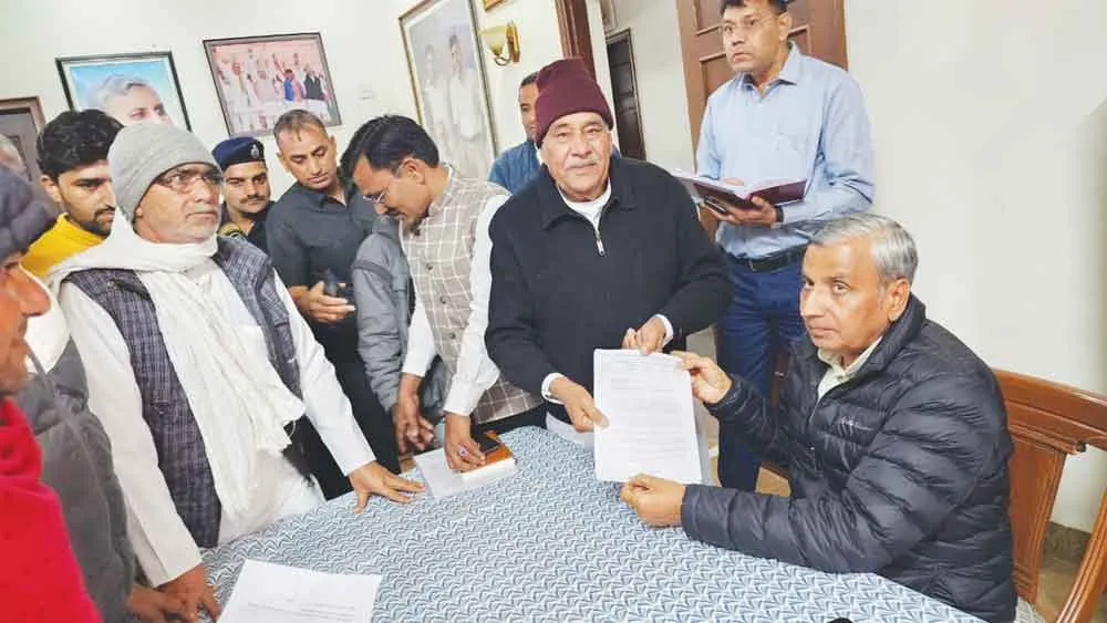 राशन डिपो धारकों ने विभिन्न मांगों के बारे कृषि मंत्री को सौंपा ज्ञापन