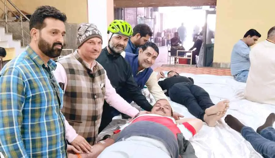 रक्तदान करना महादान होता है: शर्मा