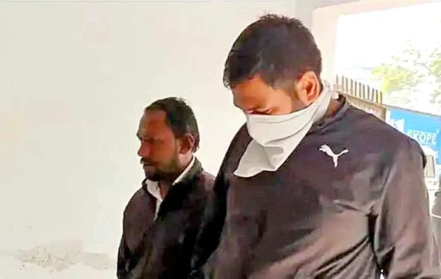 ग्राम सचिव 15 हजार रुपये रिश्वत लेते गिरफ्तार
