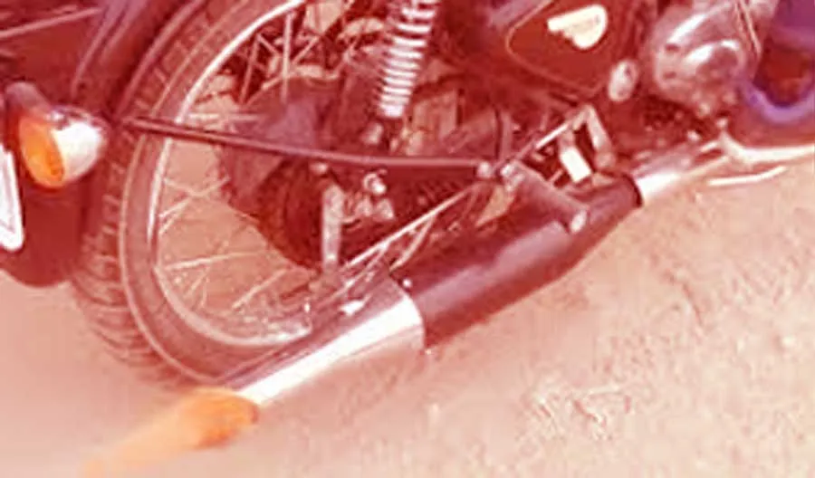 बुलेट पटाखों से स्थानीय लोग परेशान