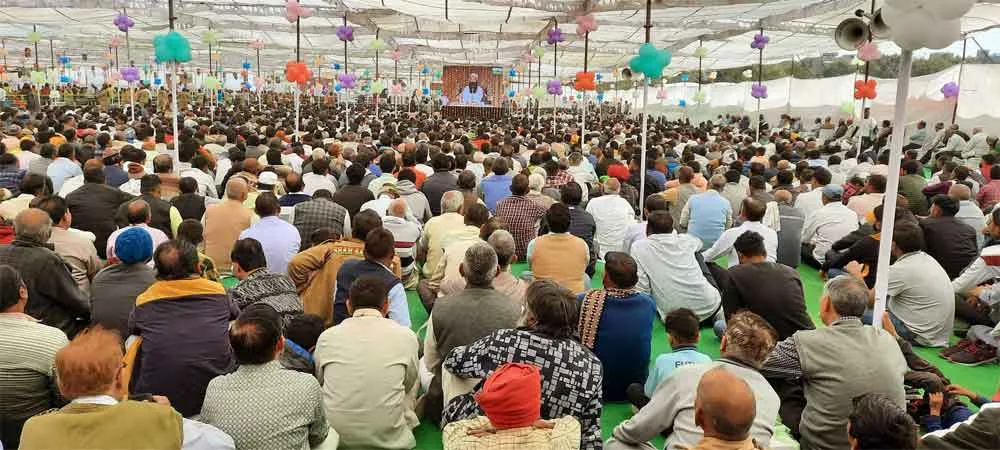 असीम श्रद्धा के सामने छोटा पड़ा दिल्ली का जापानी पार्क