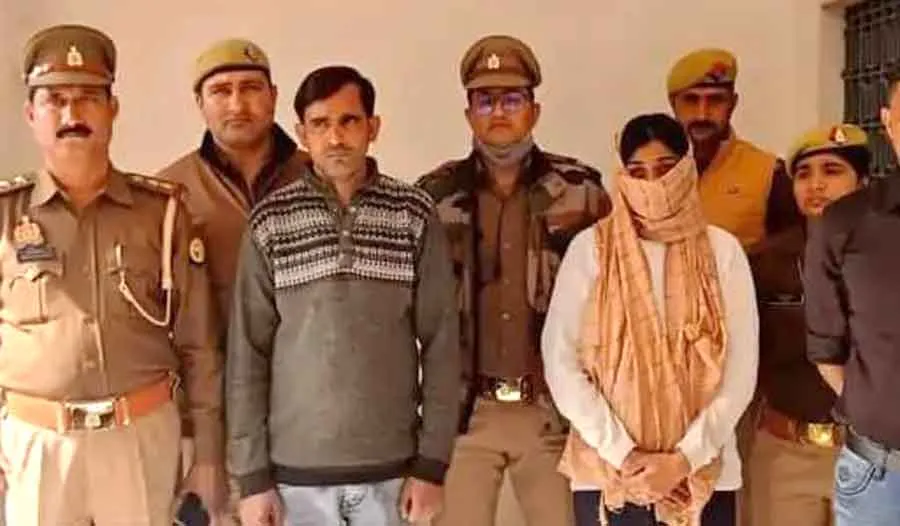 गुजरात पुलिस की लुटेरों से हुई मुठभेड़, महिला सहित दो लोगों को किया गिरफ्तार