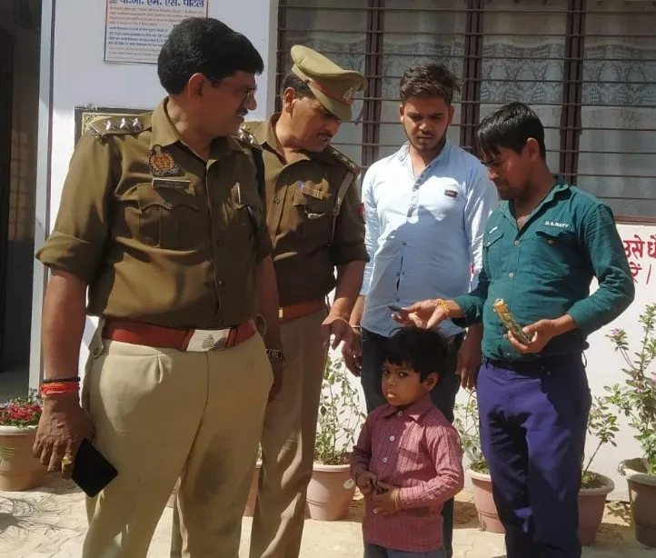 मासूम बच्ची पर प्राइवेट स्कूल की टीचर की बर्बरता, बाल उखाड़े