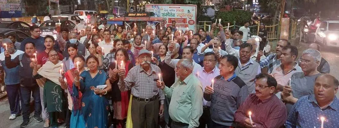 रिवर हाइट्स के रेजिडेंट बोले, बच्चे बचाओ…कुत्ते हटाओ…