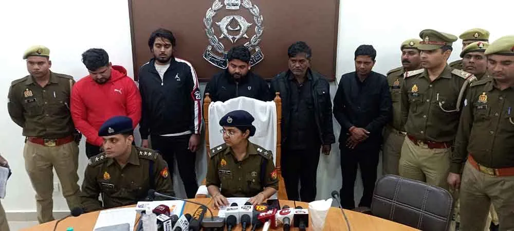 गाजियाबाद की एलिवेटेड रोड पर हथियार लहराकर वीडियो बनाने वाले जिम संचालक सहित पांच गिरफ्तार