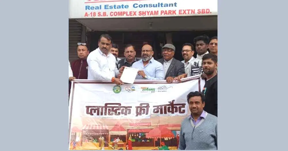 गाजियाबाद नगर निगम ने व्यापारियों के साथ चलाया प्लास्टिक मुक्त अभियान, दुकानदारों से की अपील