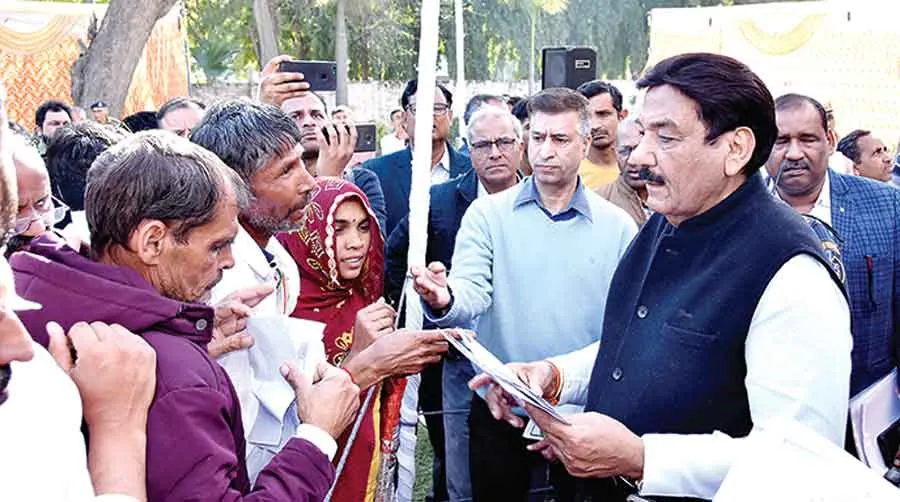 बिजली निगम के उच्चाधिकारियों की ली बैठक