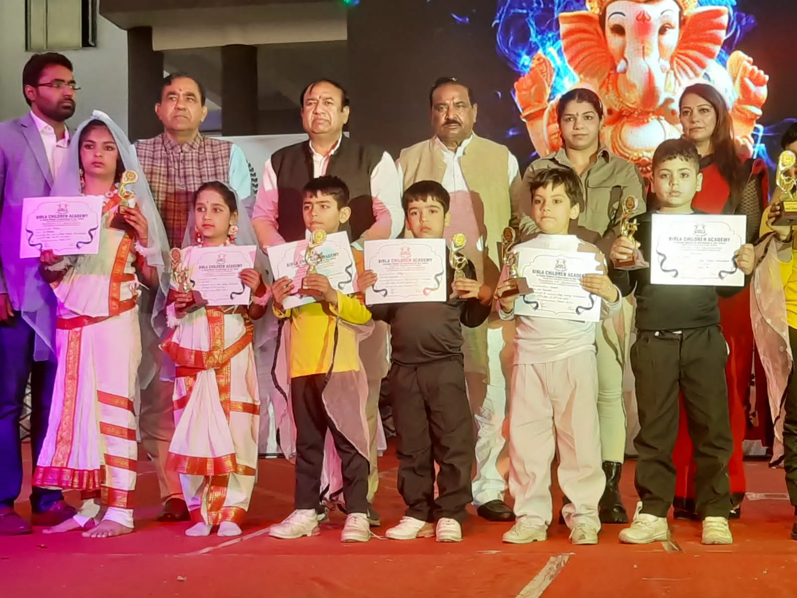 बिरला स्कूल में मनाया वार्षिकोत्सव, होनहार छात्रों को किया सम्मानित