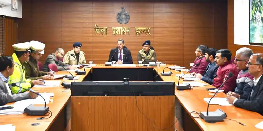 डीसी और एसपी ने सड़क सुरक्षा की मासिक बैठक में दिए अधिकारियों को निर्देश