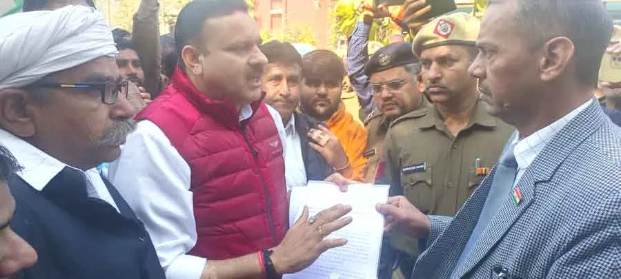 परिवार पहचान पत्र को लेकर कांग्रेस का हल्लाबोल