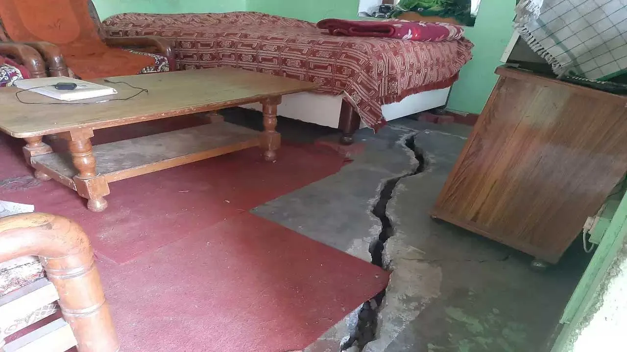 जोशीमठ में तेजी से घट रहा है पानी का रिसाव