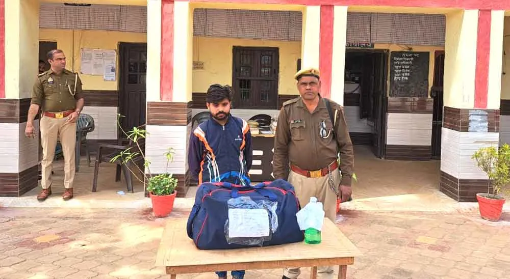 24 बोतल देशी शराब के साथ एक गिरफ्तार