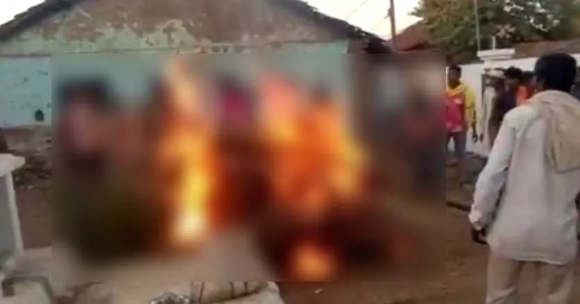 हत्या के आरोपियों के घर के सामने अंतिम संस्कार