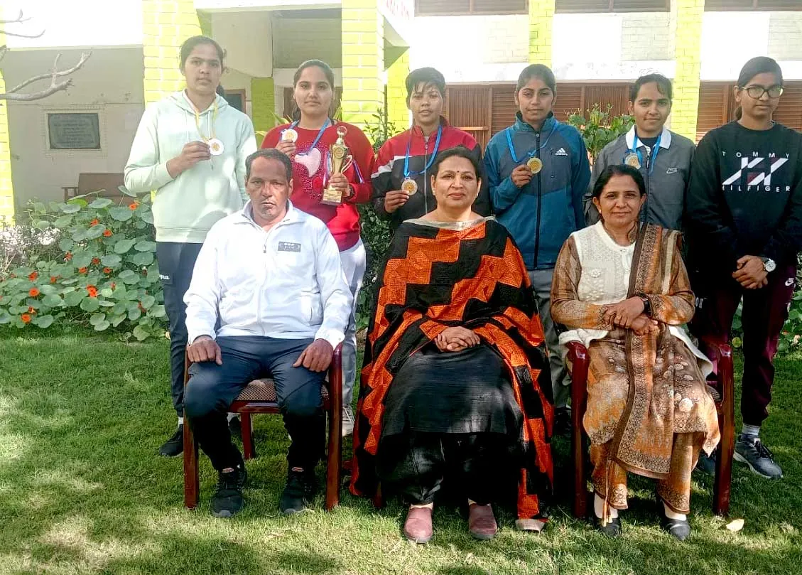 कन्या कॉलेज की छात्राओं ने नेटबॉल में जीता सिल्वर मेडल