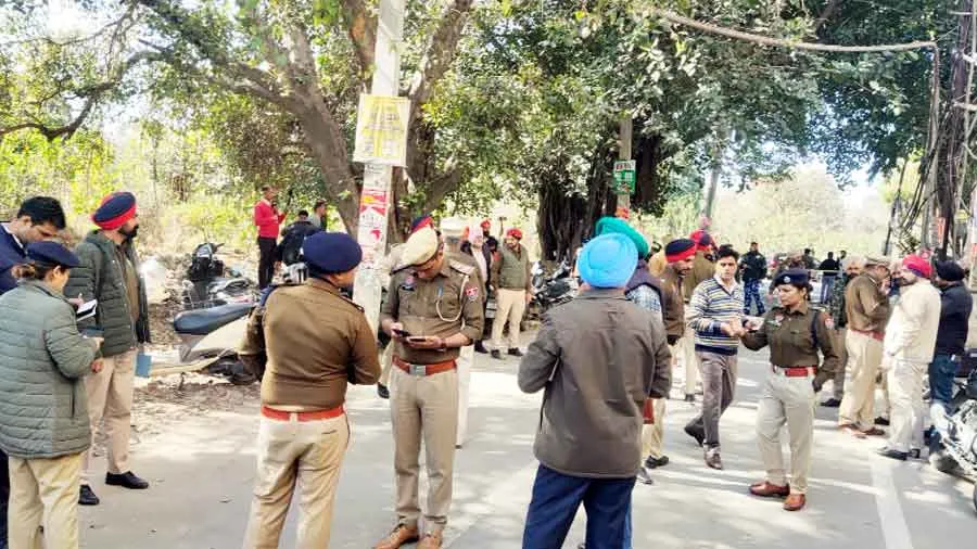 लुधियाना कोर्ट के बाहर भिड़े दो गुट