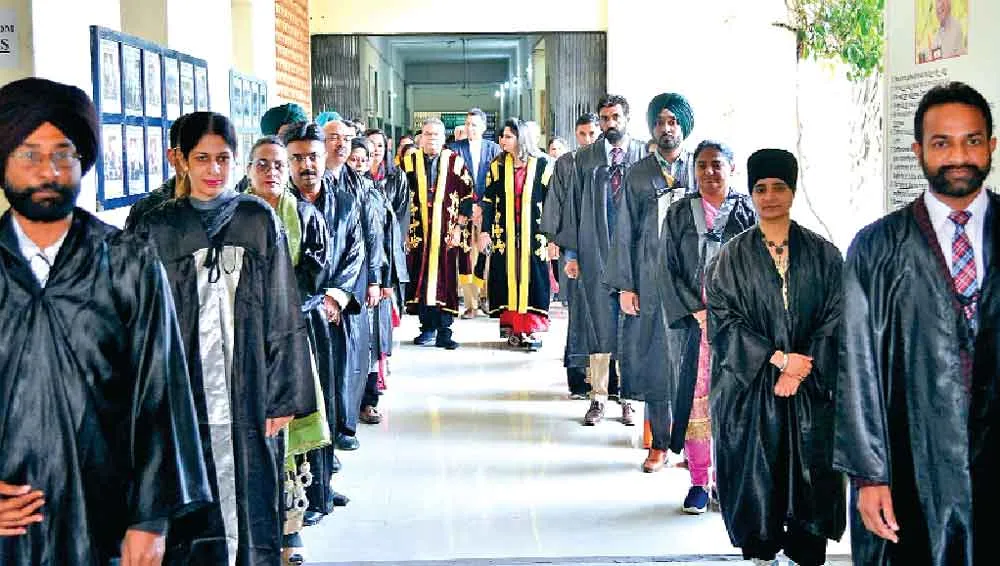 सांसद अरोड़ा ने विभिन्न स्ट्रीम के 900 छात्रों को सौंपी डिग्रियां