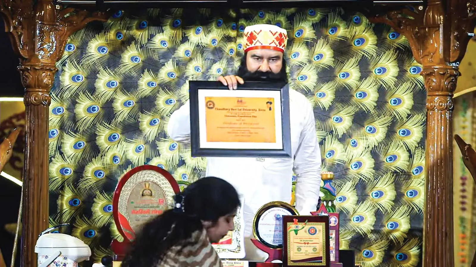 5 सालों में जीते अवॉर्ड्स पूज्य गुरू जी को किए समर्पित
