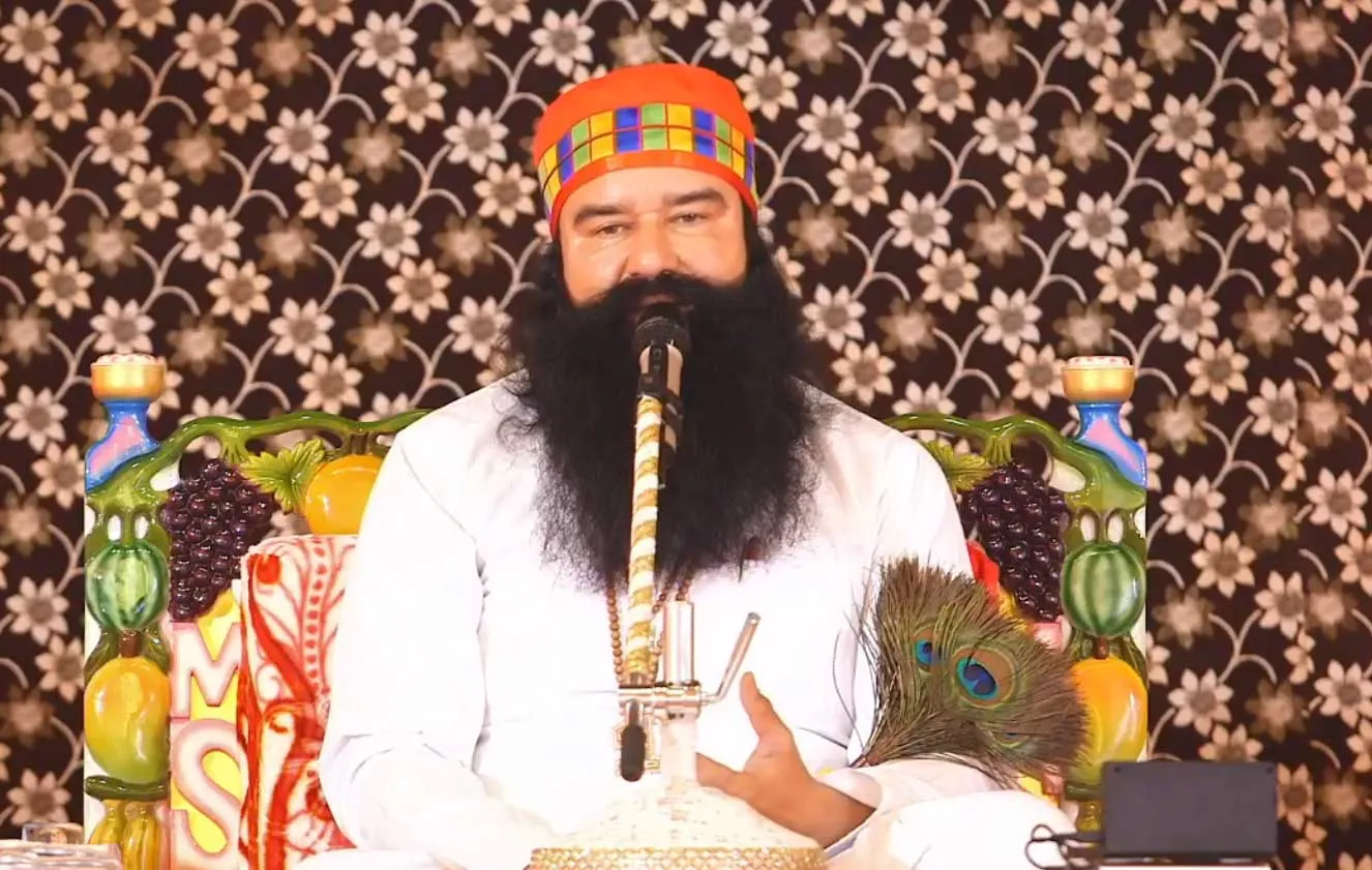 Saint dr MSG Facebook पर LIVE