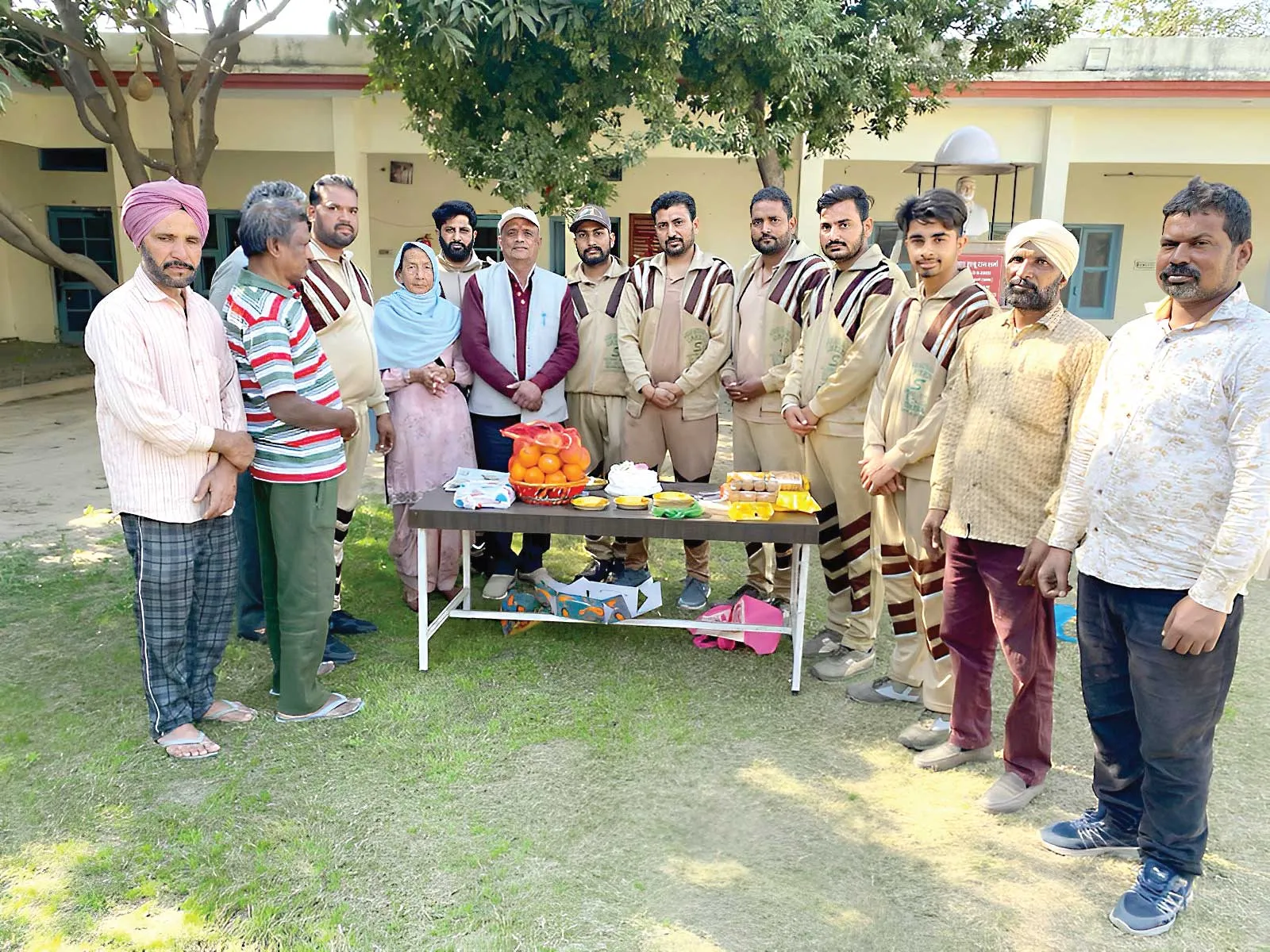 एमएसजी के बच्चों के सेवाभाव को देख भावुक हुए बुजुर्ग