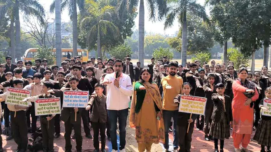 आओ मिलकर नहरों को जल प्रदूषण बचाएं, दिलाई शपथ