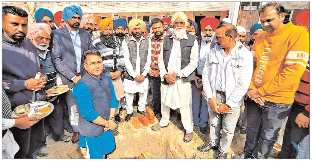 कैबिनेट मंत्री ने गांव नागरा व चौवास में नये क्लासरूमों का रखा नींव पत्थर
