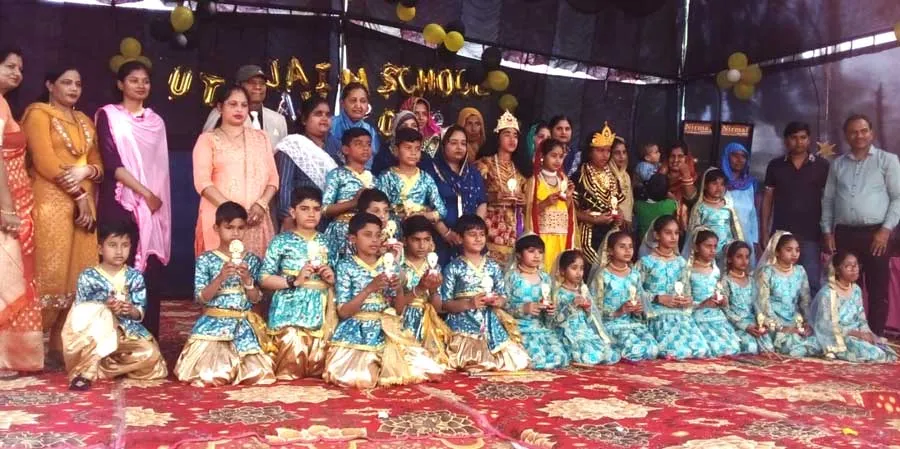 श्री आदिश्वर जैन हाई स्कूल में वार्षिक पारितोषिक वितरण समारोह का आयोजन