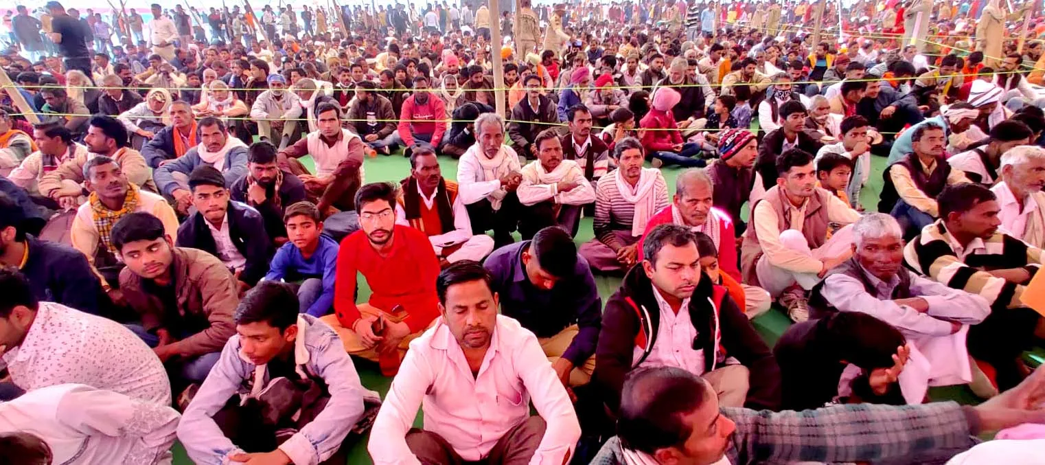 उत्तर प्रदेश व उत्तराखंड के लोगों ने दोनों हाथ उठाकर नशा छोड़ने व नशा ना बेचने का लिया संकल्प