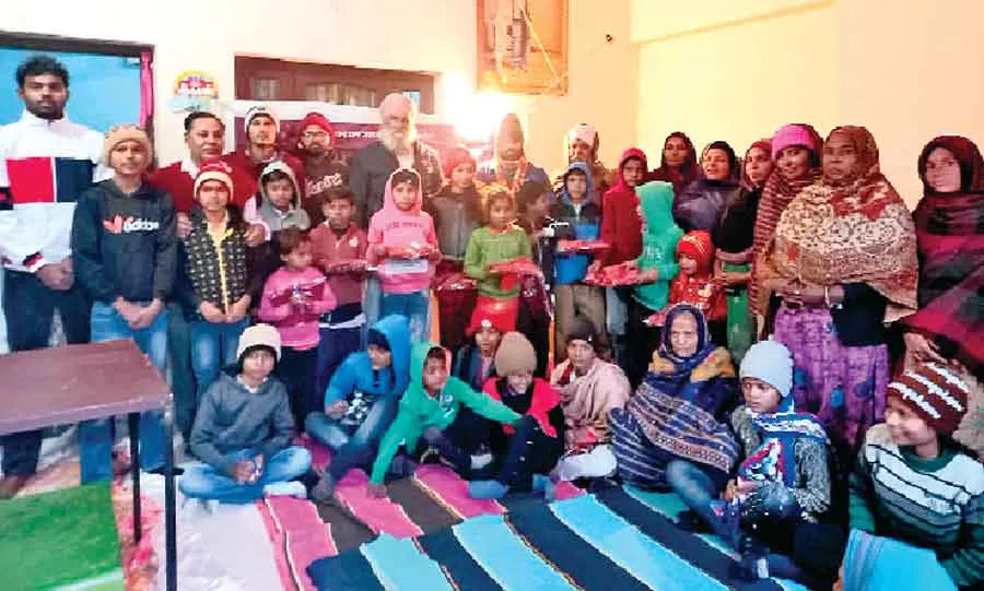 ‘पावन एमएसजी महा रहमोकर्म माह’ की खुशी में 20 जरूरतमंद बच्चों को बांटे गर्म वस्त्र