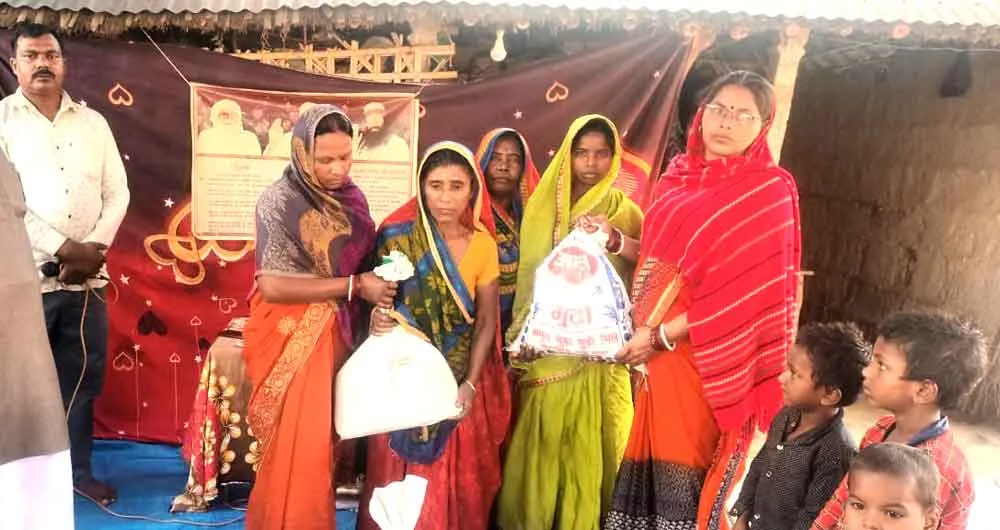 जरूरतमंदों को राशन वितरित कर बिहार में मनाया महा रहमोकर्म माह