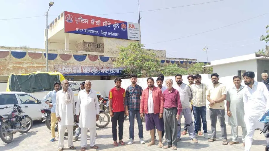 चोरों के हौसले बुलंद, तीन दुकानों के टूटे ताले