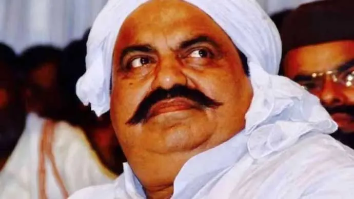 अतीक के एक और करीबी का आशियाना मिट्टी में मिला