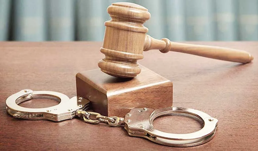 140 गज जमीन की रजिस्टरी करवाने वाले चार पर मामला दर्ज