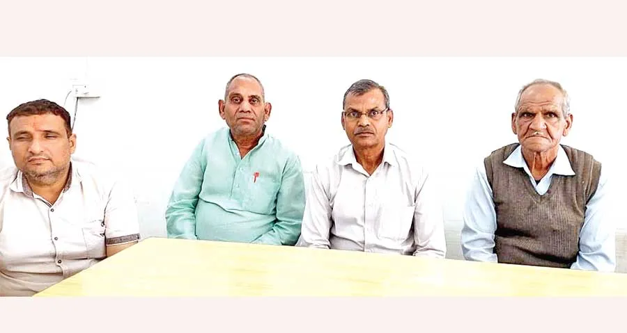 गैर मान्यता प्राप्त स्कूलों के बंद करने के निर्णय पर रोष