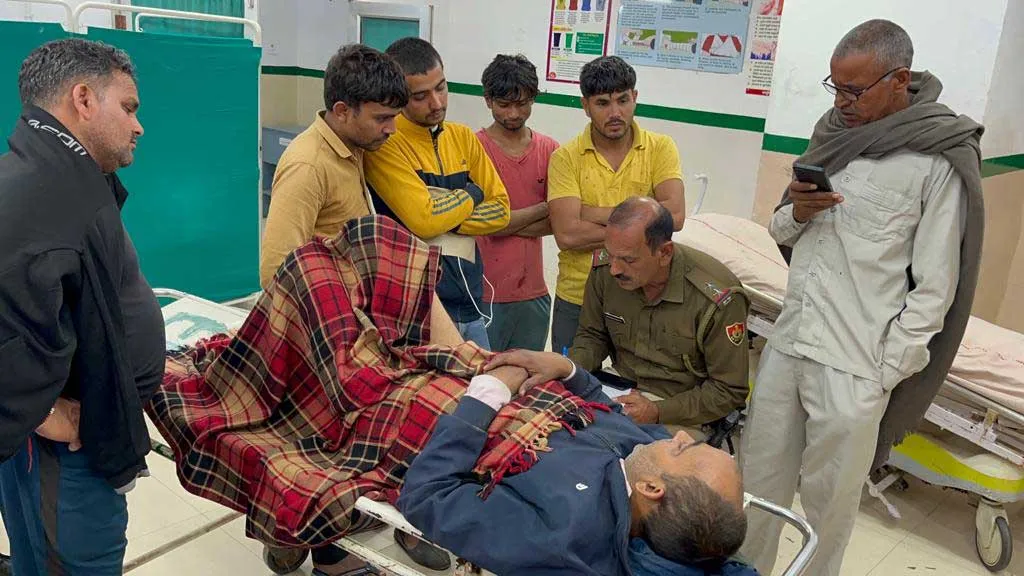 बंदूक की नोंक पर लाखों की नगदी और जेवर लूटे