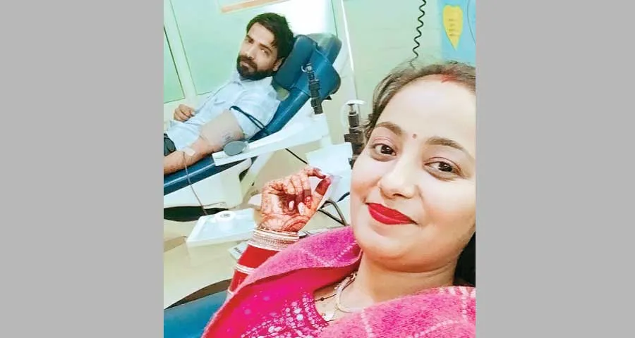 डेरा प्रेमी परिवार ने रक्तदान कर मनाई विवाह की खुशी