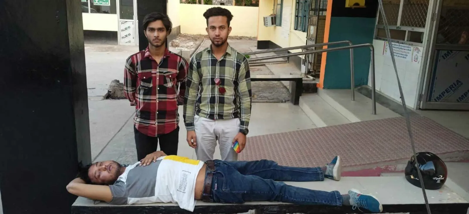Bulandshahar News: तहसीलदार न्यायालय में पिस्टल की बट से हमला कर पिता-पुत्र को किया घायल, जांच में जुटी पुलिस