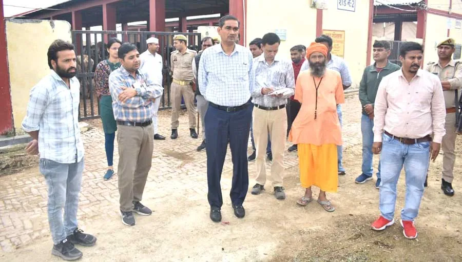 डीएम ने गौशाला का किया औचक निरीक्षण दिए आवश्यक दिशा निर्देश