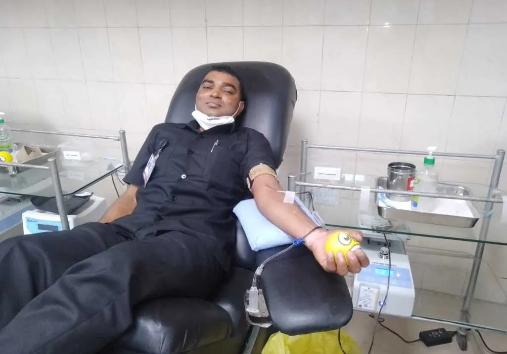 भारतीय सेना के लिए डेरा अनुयायी ने किया रक्तदान