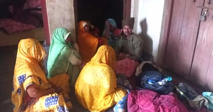 हादसे में महिला व दो बच्चों की मौत के बाद गांव में नहीं मनी होली