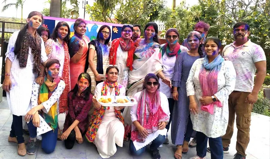 सुन्दर दीप स्कूल में धूम-धाम से मना रंगों का पर्व ” होली उत्सव“
