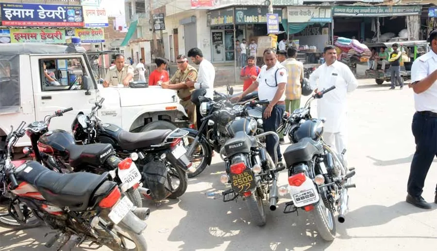 पटाखा बुलेट पर कार्रवाई, पांच बुलेट सहित 7 बाइक की सीज