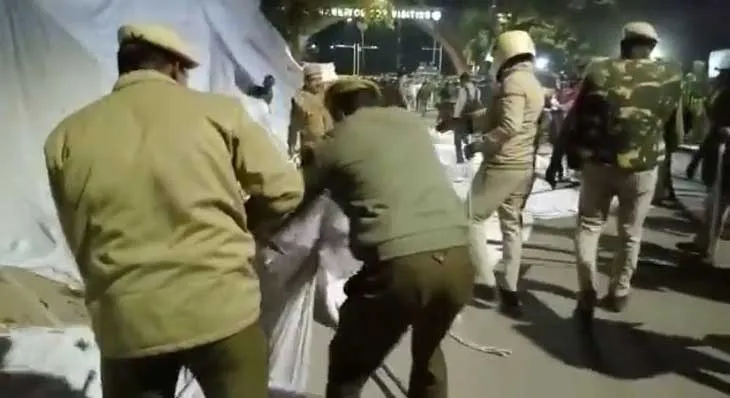 हरियाणा के सरपंचों पर पुलिस का रात में एक्शन: उखाड़े तंबू, 9 मार्च को सीएम से करेंगे बात