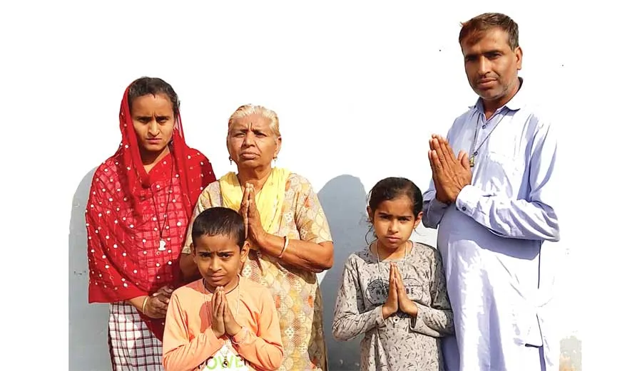 सोने के गहनों पर भी नहीं डोला ईमान, वापस कर पेश की ईमानदारी की मिसाल