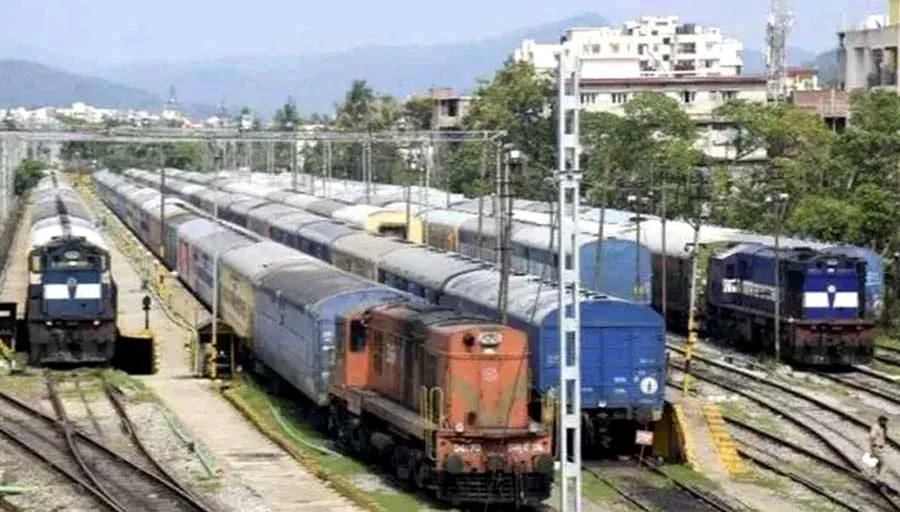 होली पर रेलवे ने 196 विशेष गाड़ियों के 491 फेरों का इंतजाम किया